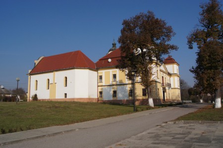 Kaštieľ s parkom v Králi